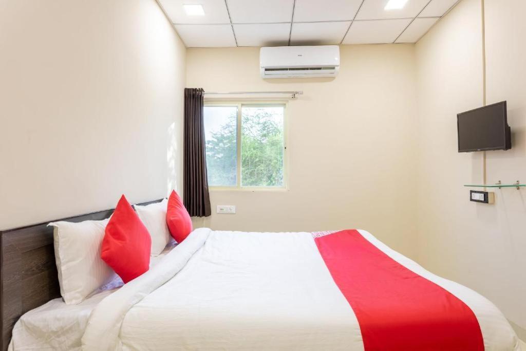 ホテル Jagtara Residency インドール エクステリア 写真