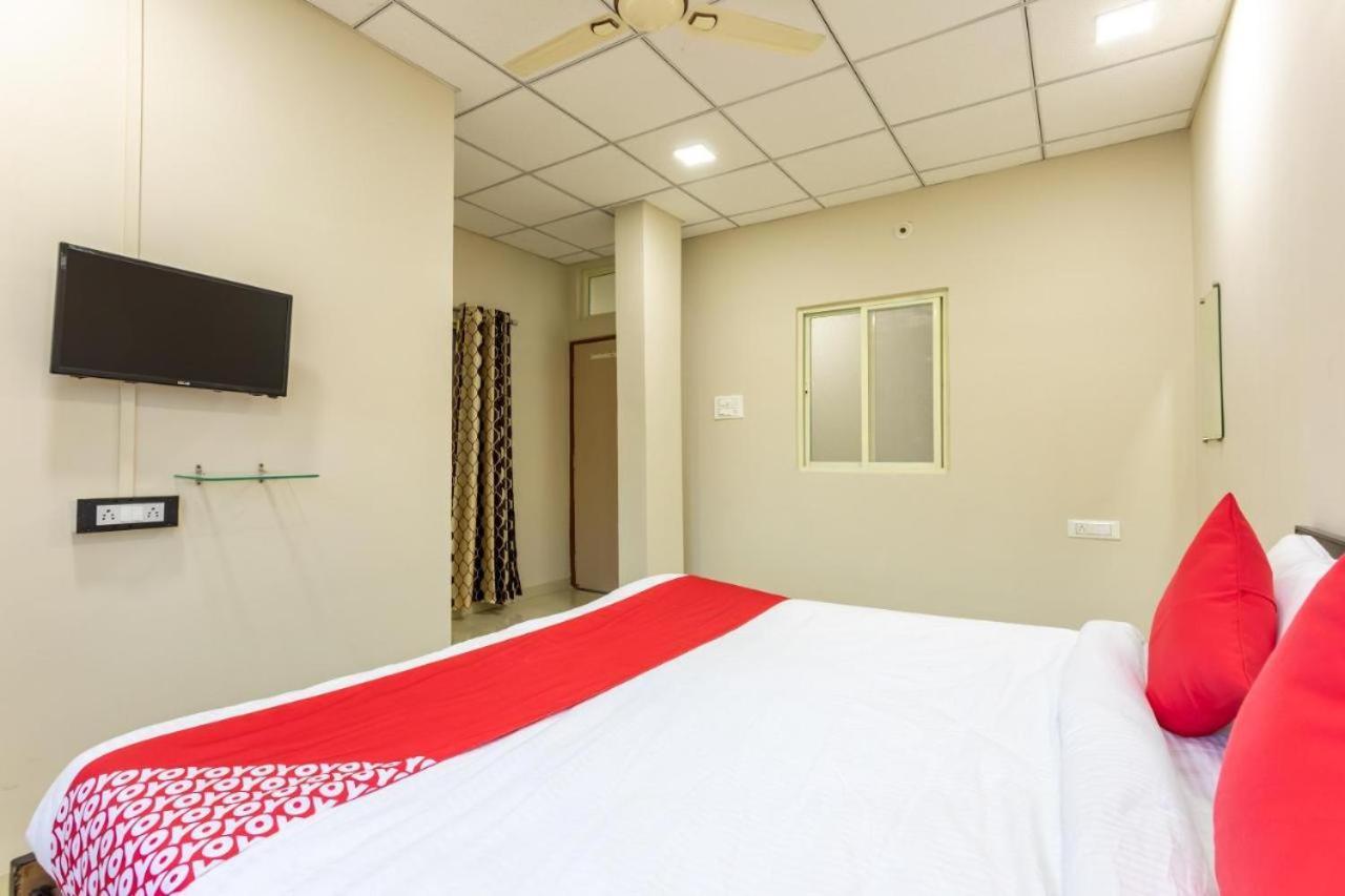 ホテル Jagtara Residency インドール エクステリア 写真