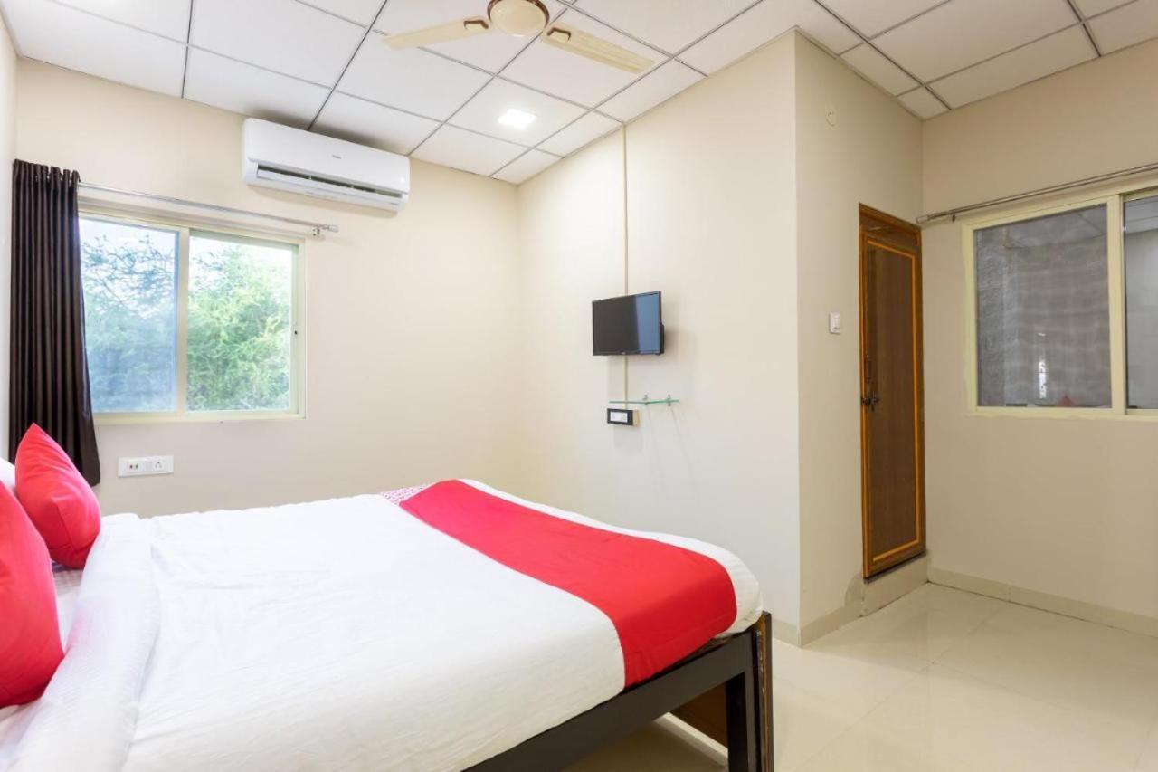 ホテル Jagtara Residency インドール エクステリア 写真