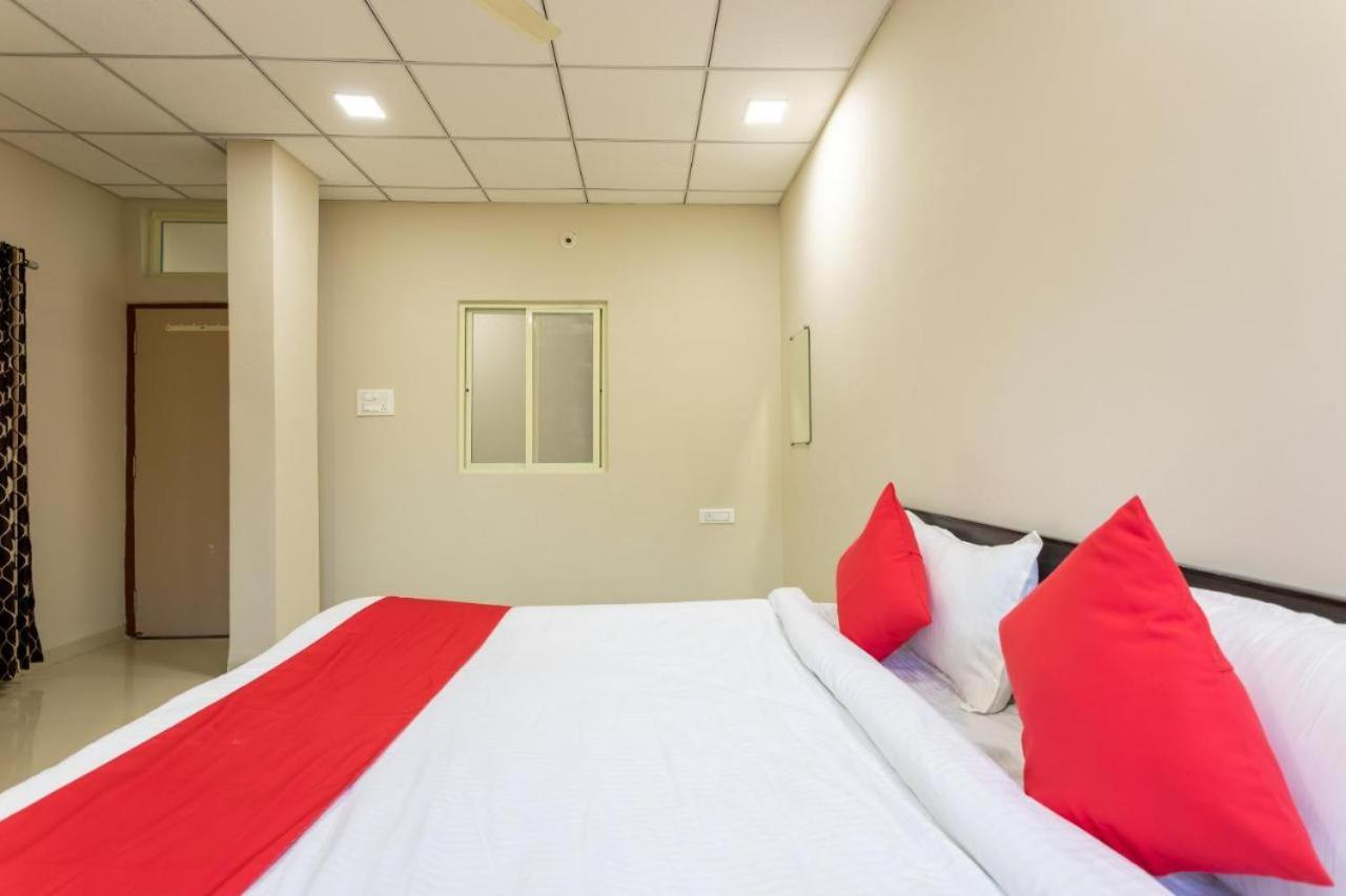 ホテル Jagtara Residency インドール エクステリア 写真