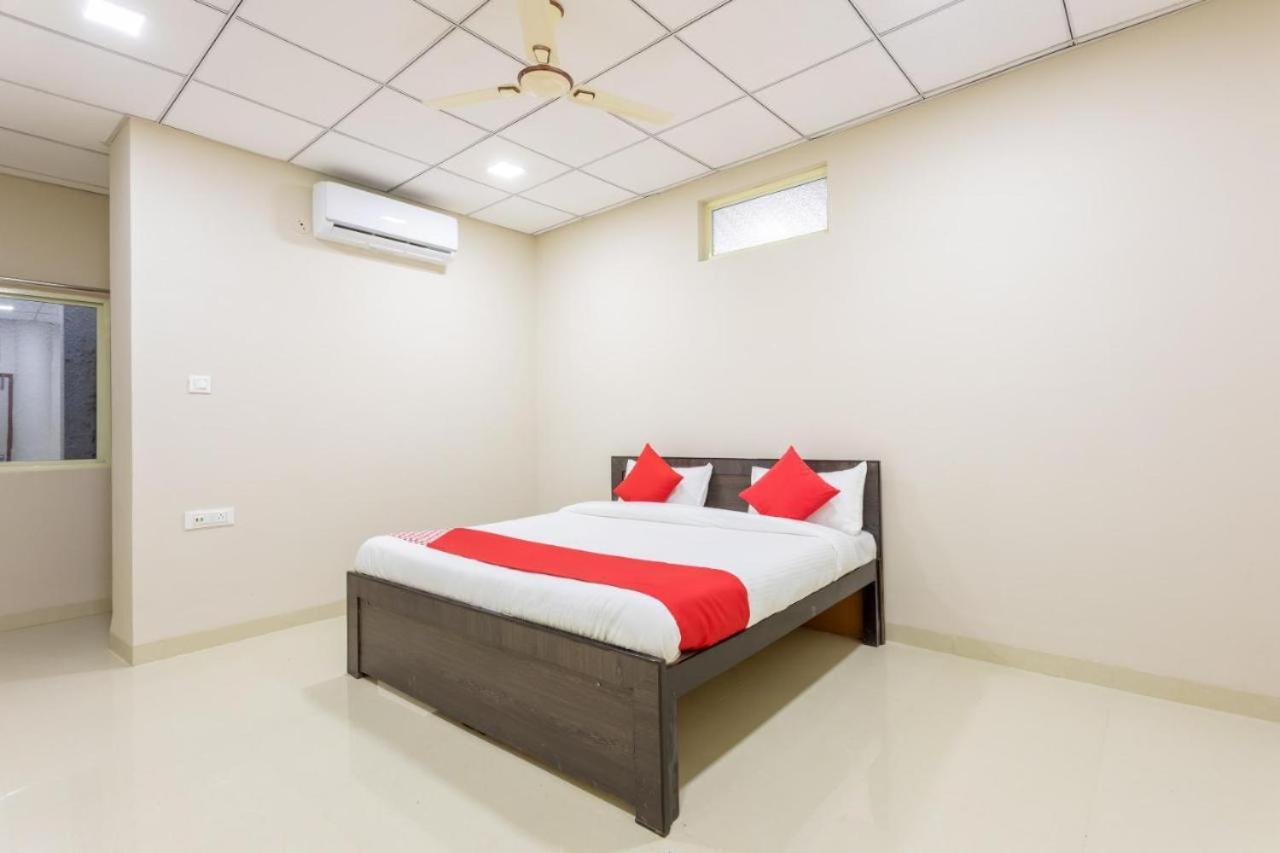 ホテル Jagtara Residency インドール エクステリア 写真