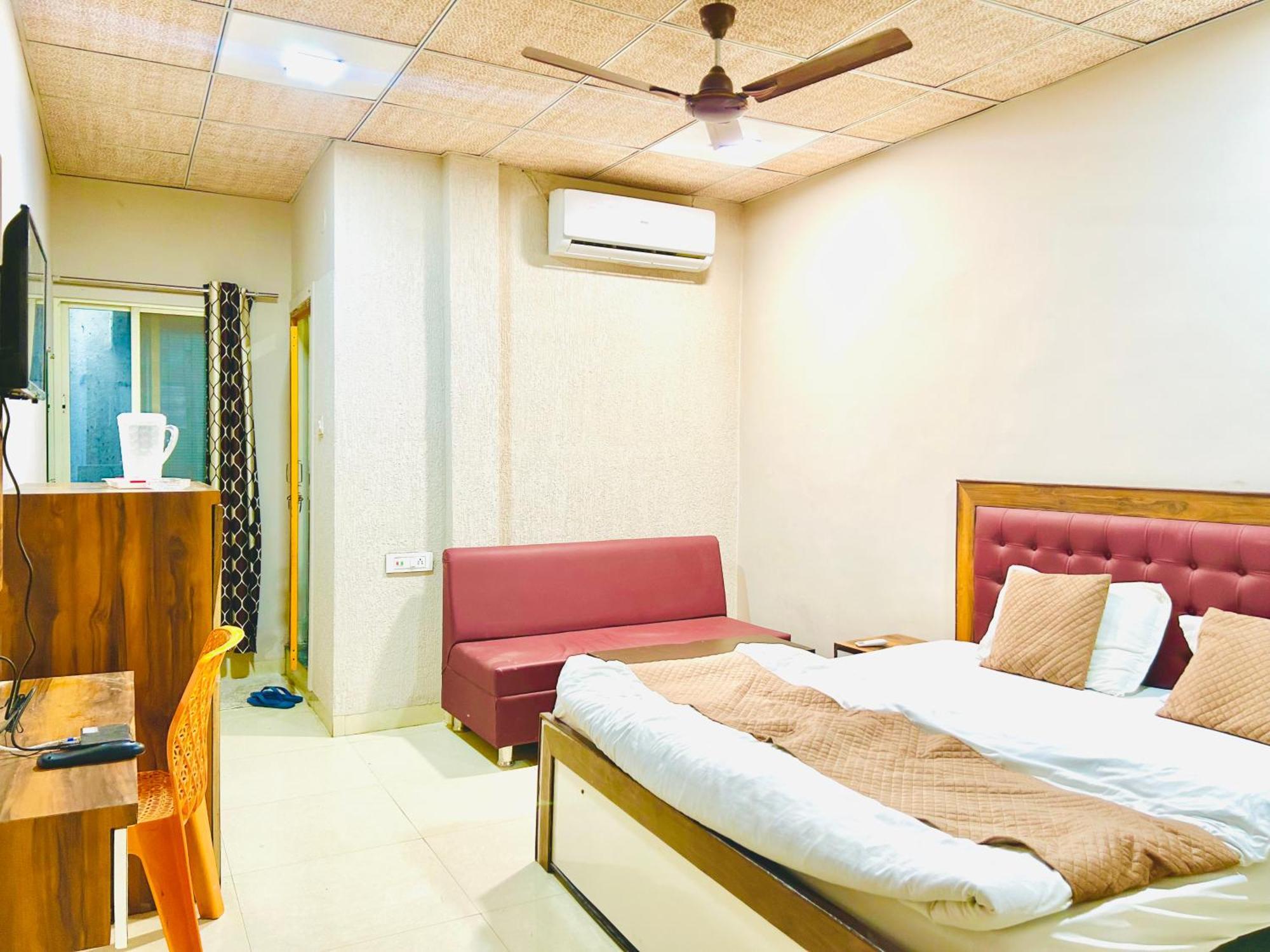 ホテル Jagtara Residency インドール エクステリア 写真