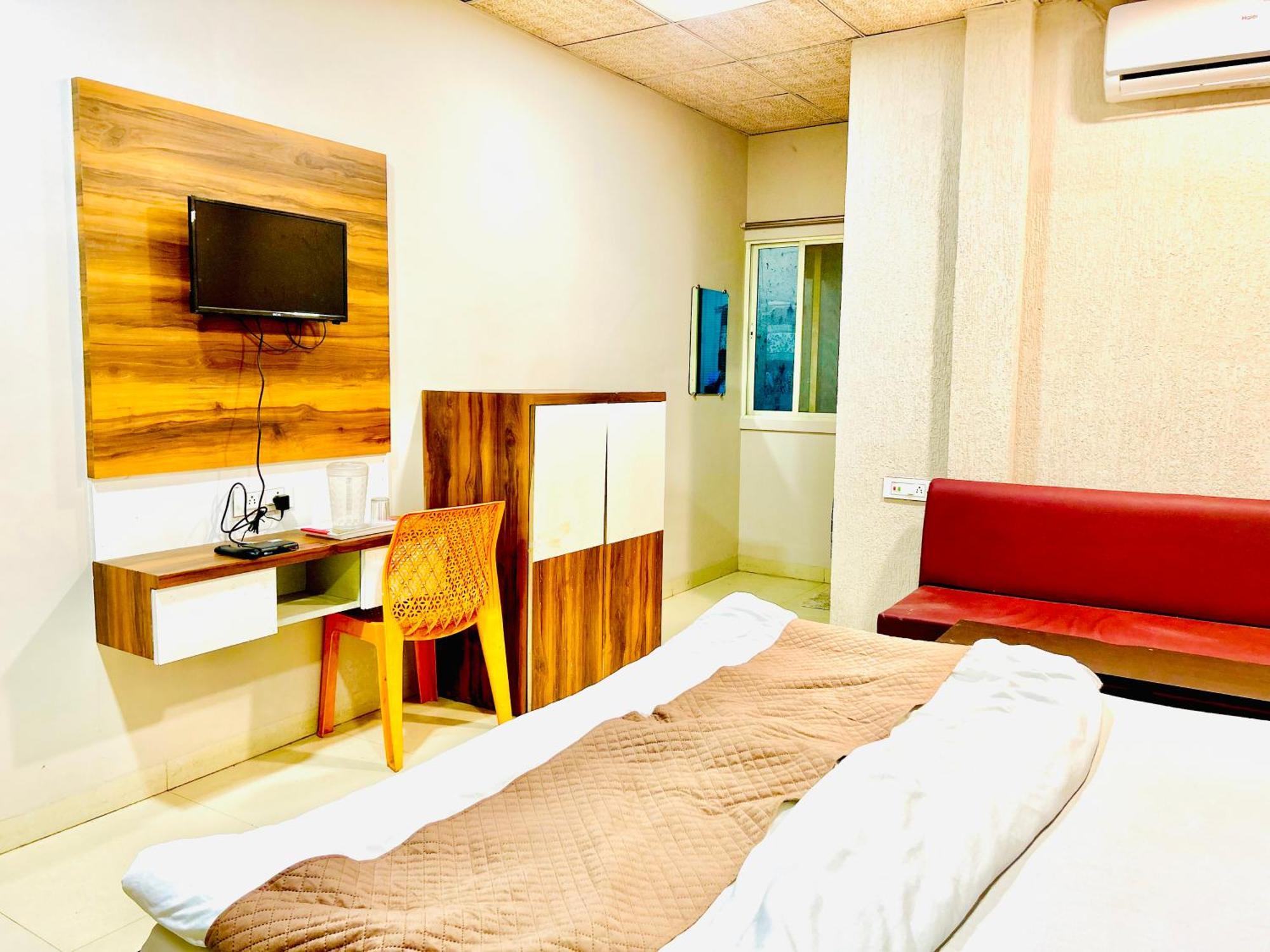 ホテル Jagtara Residency インドール エクステリア 写真