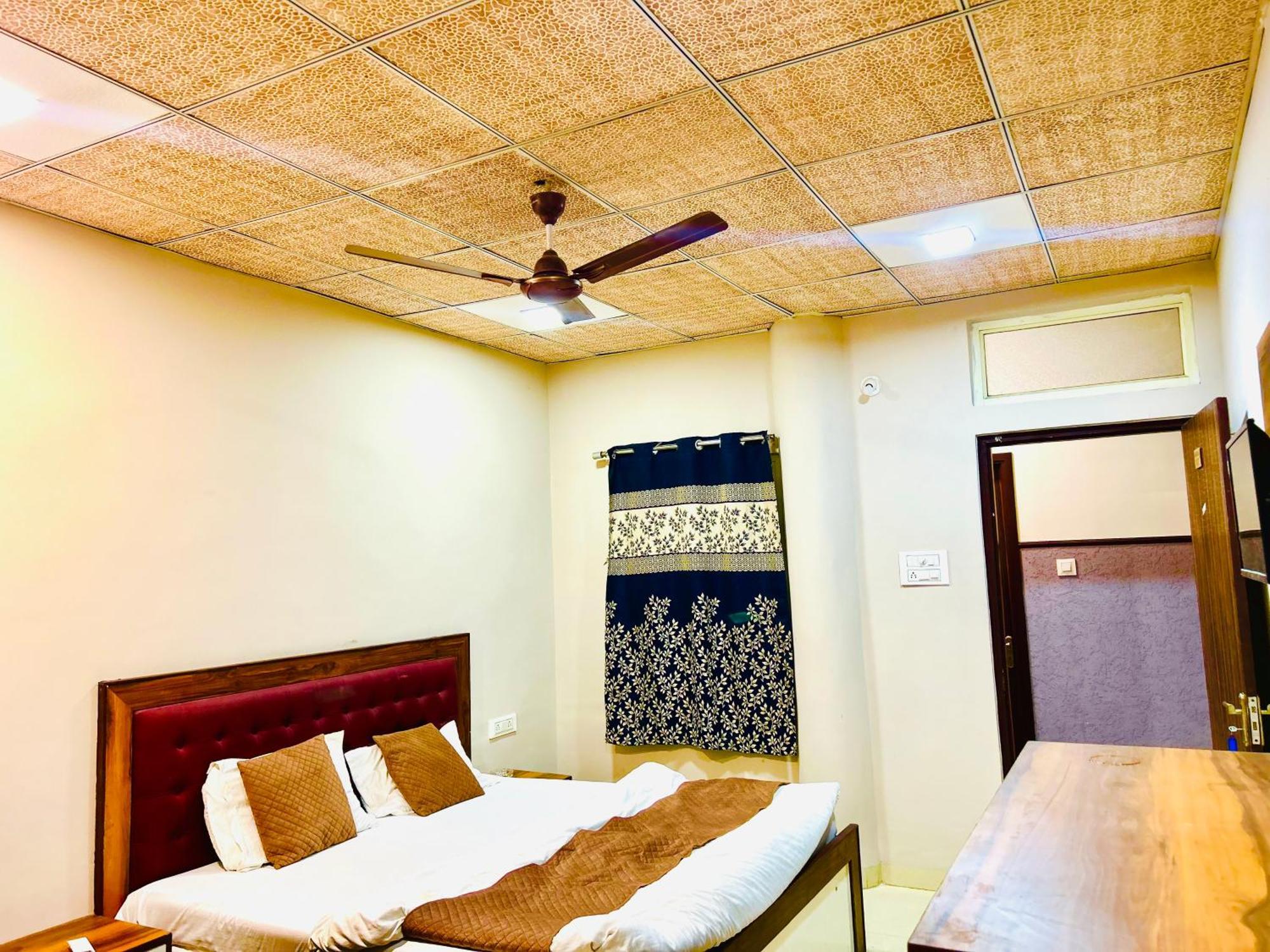 ホテル Jagtara Residency インドール エクステリア 写真